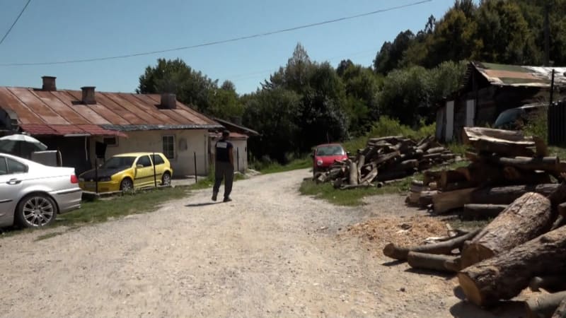 Naháč pobíhající po čtyřech na Slovensku straší lidi. Policie je bezradná, vyhýbá se kamerám